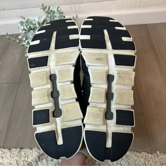 On Cloud 6 running shoes in black and whiteMen’s size 14